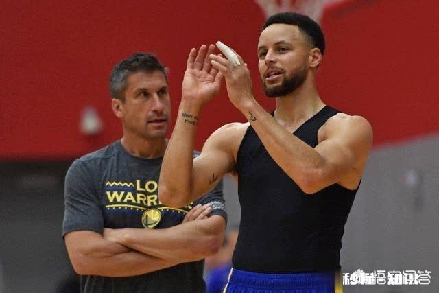 库里手指肿成那样！为什么带球还那么灵活