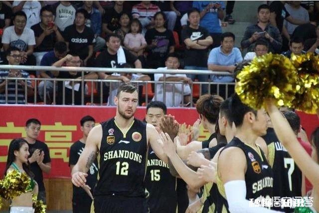 拥有CBA第一外援组合的劳莫组合的山东队,为什么输给了联赛垫底的八一队