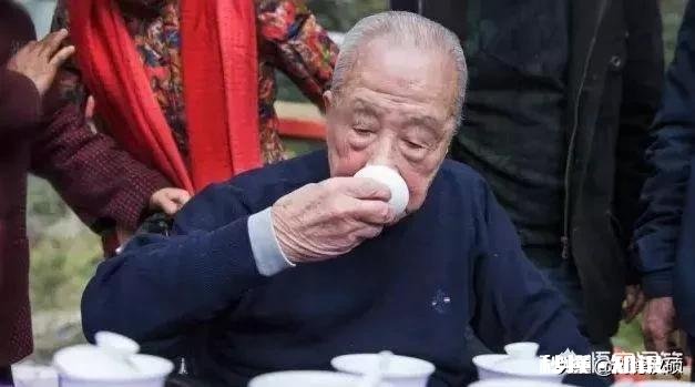 斟酒与倒酒有区别吗