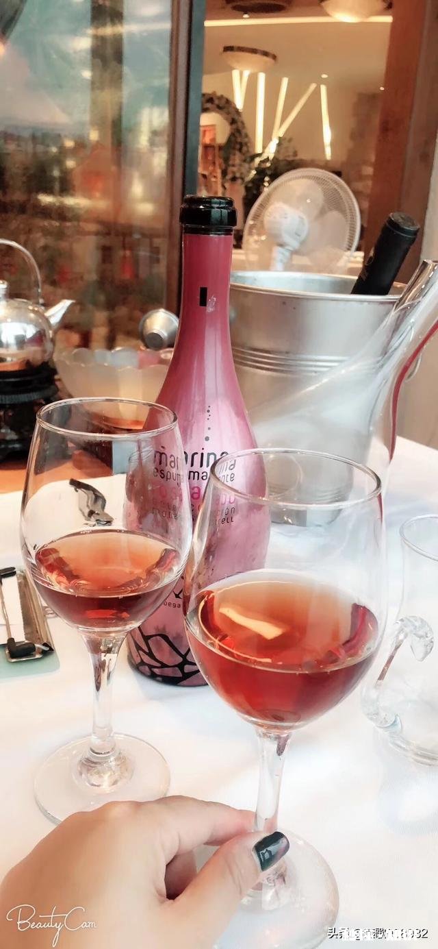 斟酒与倒酒有区别吗