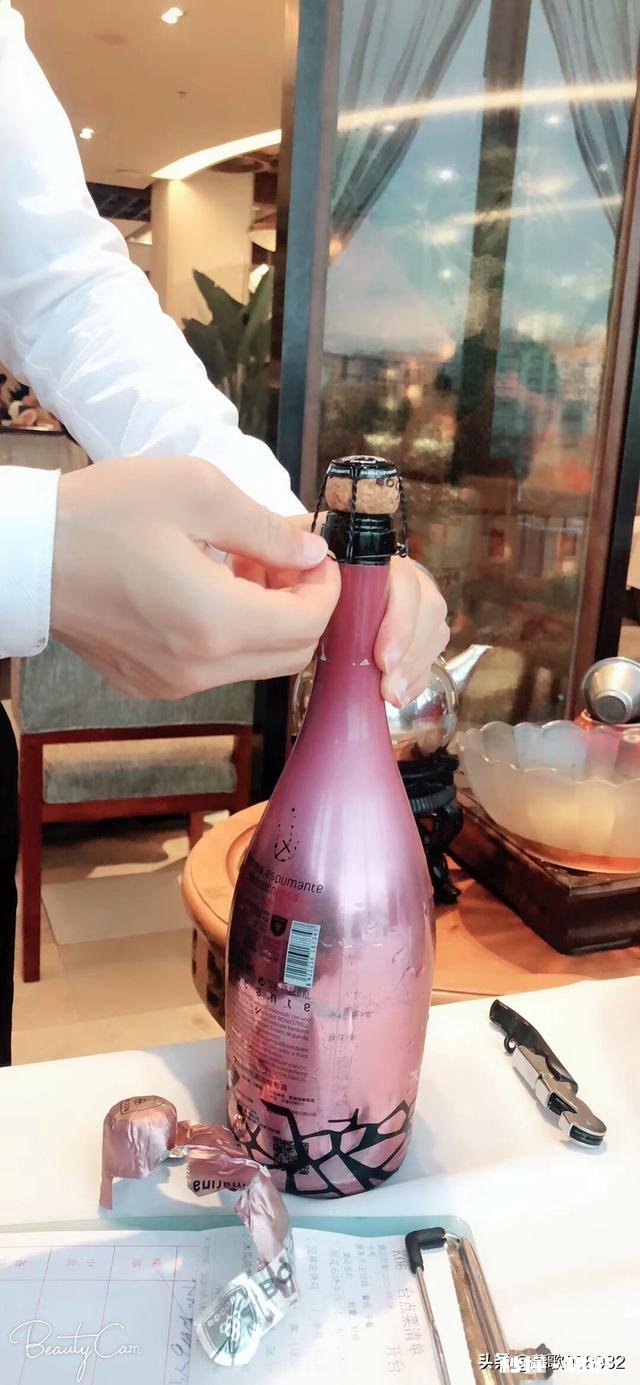 斟酒与倒酒有区别吗