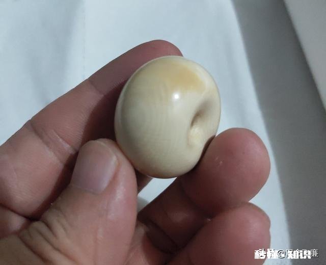 请问这个面包圈是猛犸象牙的吗