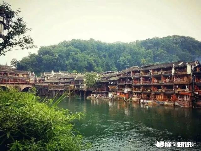 暑假去张家界旅游玩四、五天需要花费多少钱怎样更加省钱