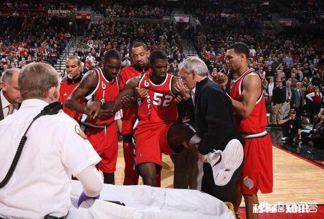 鹈鹕宣布锡安将做半月板手术,最多缺阵30场,球迷调侃詹皇接班人还得等,你怎么看