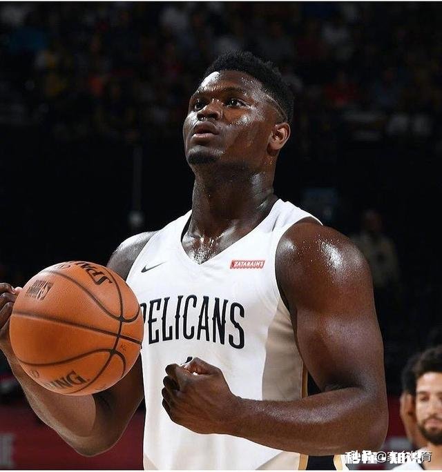 鹈鹕宣布锡安将做半月板手术,最多缺阵30场,球迷调侃詹皇接班人还得等,你怎么看