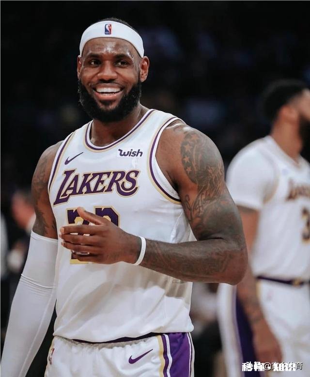 鹈鹕宣布锡安将做半月板手术,最多缺阵30场,球迷调侃詹皇接班人还得等,你怎么看