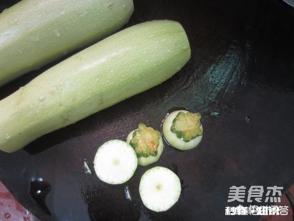 西葫芦炒鸡蛋的做法是什么