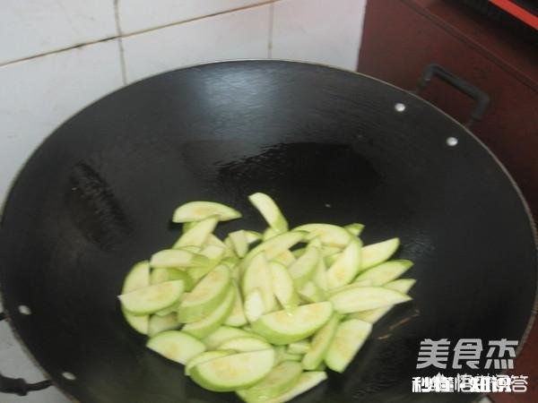 西葫芦炒鸡蛋的做法是什么