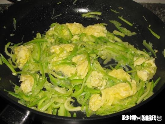 西葫芦炒鸡蛋的做法是什么