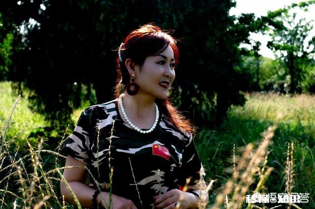 黑人?黑背景……怎么拍,能分出层次来