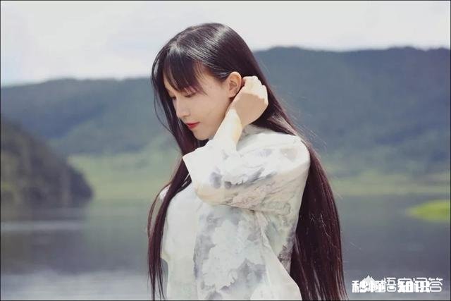 李子柒和她的土豆又火了，怎么看现象级网红她具备底蕴走很远吗