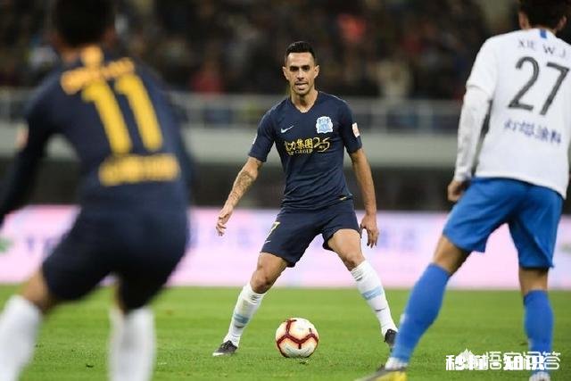 中超第4轮，广州富力发布了对阵恒大的海报：王牌斗王牌，你觉得谁会是真正的王牌