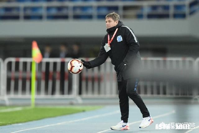 中超第4轮，广州富力发布了对阵恒大的海报：王牌斗王牌，你觉得谁会是真正的王牌