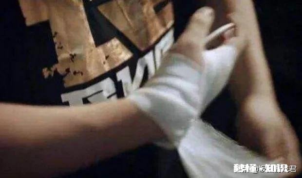 RNG没收全体队员手机，进行全封闭训练！25号赢了就S9，输了去S10，你怎么评价