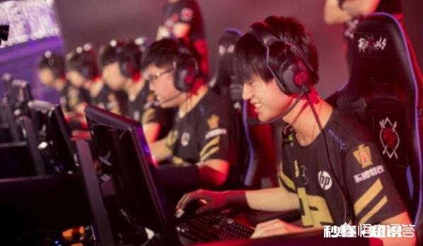 RNG没收全体队员手机，进行全封闭训练！25号赢了就S9，输了去S10，你怎么评价