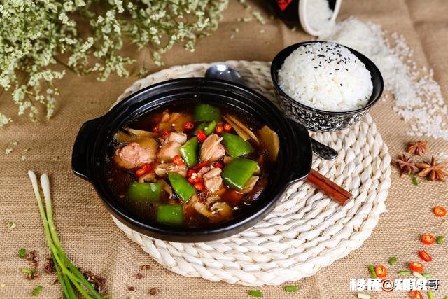 八大菜系之鲁菜黄焖鸡米饭，如何制作又香又嫩的黄焖鸡