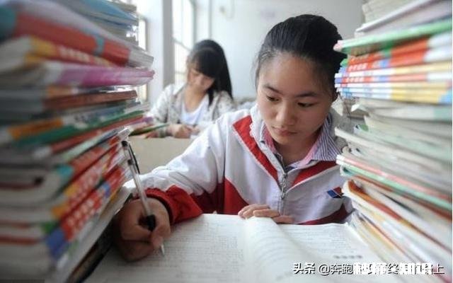 喜欢一个同班的男孩子，今年就中考了，要不要和他说清楚