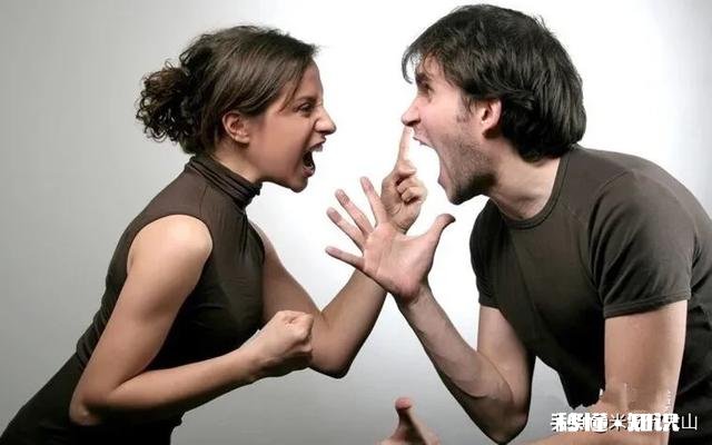 和男朋友看电影，看到一半男朋友说自己朋友出车祸了要先走，我感觉不是真的，我该怎么办