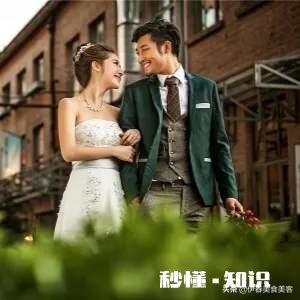 和男朋友看电影，看到一半男朋友说自己朋友出车祸了要先走，我感觉不是真的，我该怎么办