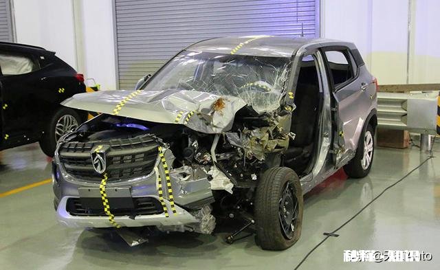 预算七万,想买一台国产小型SUV,哪个品牌的车安全好开