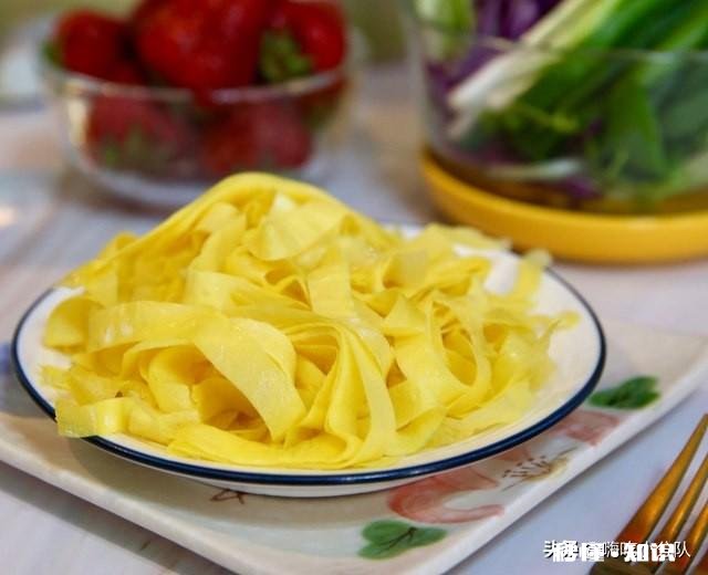 扣碗上面的蛋皮是怎么做的