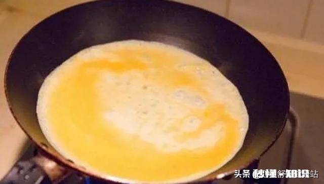 扣碗上面的蛋皮是怎么做的