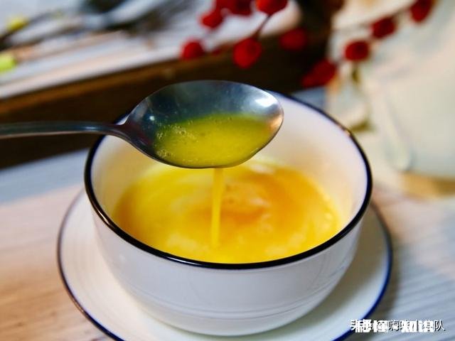 扣碗上面的蛋皮是怎么做的