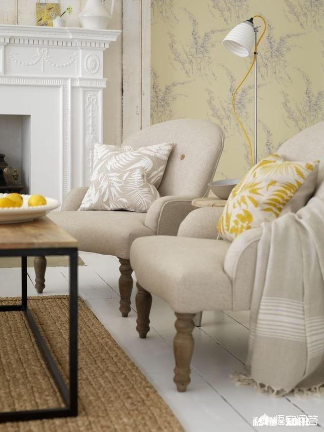 装修完两年了，壁纸胶味道还是特别大，什么原因，怎么办啊