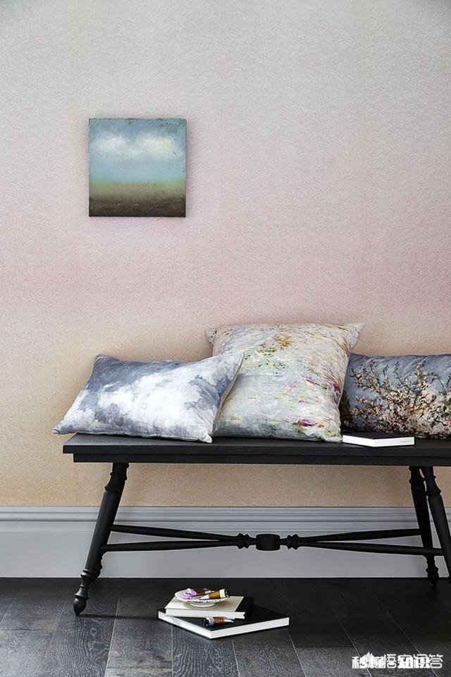 装修完两年了，壁纸胶味道还是特别大，什么原因，怎么办啊