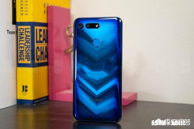 小米9，荣耀v20，vivo iqoo和华为nova4的价位都差不多，哪个更值