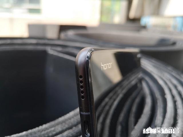 荣耀8X限时降价100，1299元是不是目前性价比最高的千元机