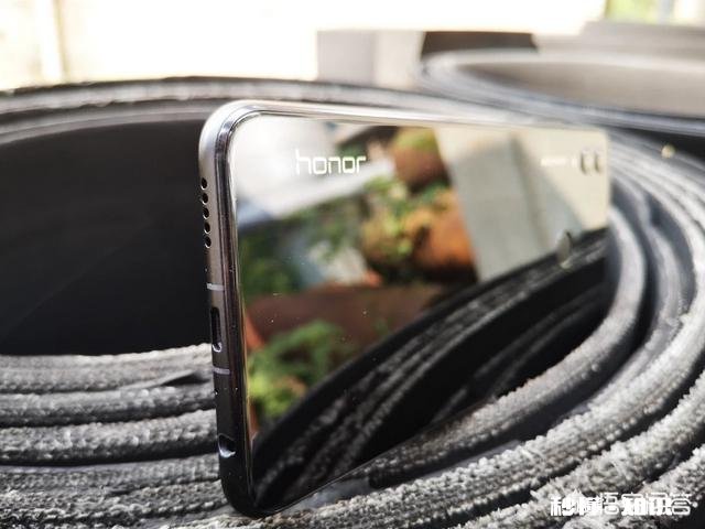 荣耀8X限时降价100，1299元是不是目前性价比最高的千元机