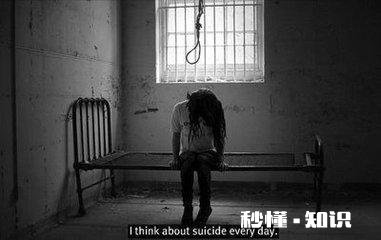 精神病人在医院自杀,家里请了陪护也在,陪护和医院谁的责任