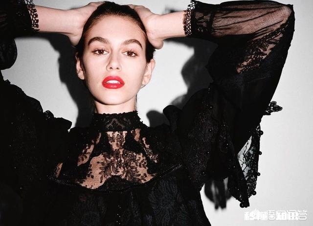 如何搭配黑衬衫，才能像《都挺好》的明玉一样，洋气职业，不显老气