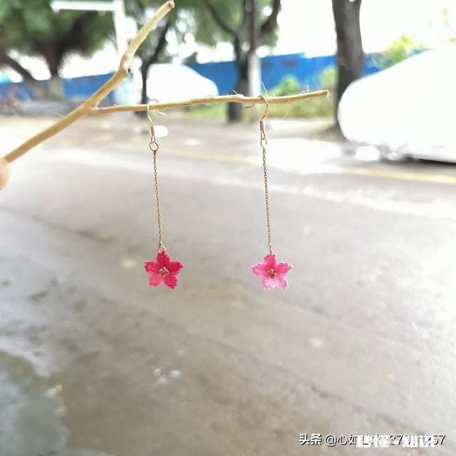 手工饰品爱好者众多，自己做手工饰品能赚钱吗