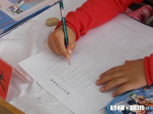 孩子上幼儿园，是选以游戏为主的公立幼儿园，还是选教学习的私立幼儿园