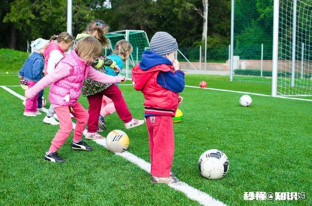 孩子上幼儿园，是选以游戏为主的公立幼儿园，还是选教学习的私立幼儿园