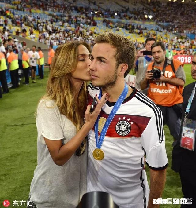 希望看到格策用尽一生的运气拿到世界杯，还是希望看梅西十几年如一日的精彩表演