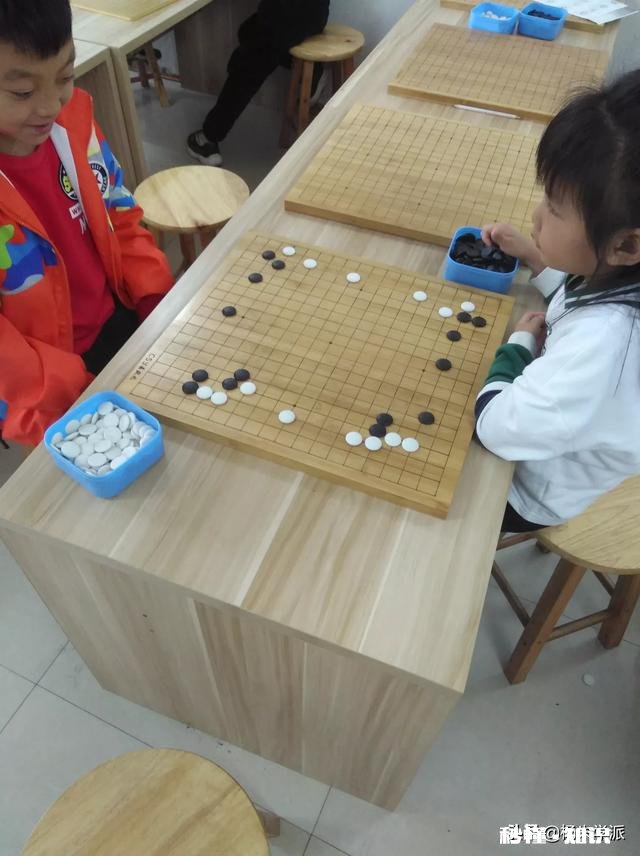 孩子学习围棋，一个月内连升2段，是不是很厉害
