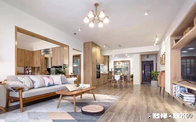 只把电视墙喷灰色漆，其余的喷大白，好看吗请教各位有经验的朋友