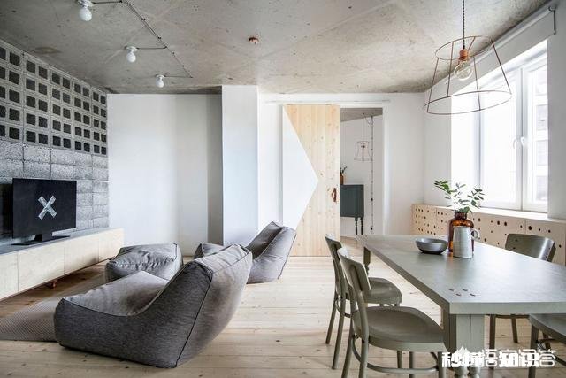 只把电视墙喷灰色漆，其余的喷大白，好看吗请教各位有经验的朋友