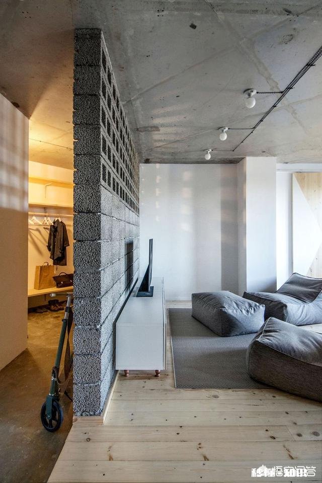 只把电视墙喷灰色漆，其余的喷大白，好看吗请教各位有经验的朋友