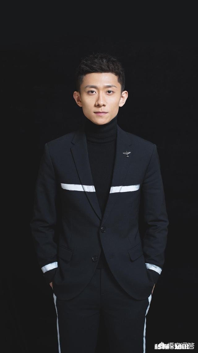 从世界范围内看，为什么法律没有作为一门专业课程出现在中小学必学科目中