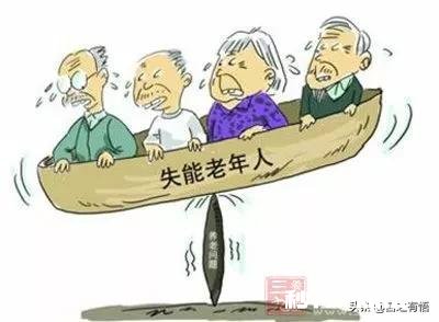 如果家里老人生活不能自理，你们会选择请护工还是送到养老院为什么