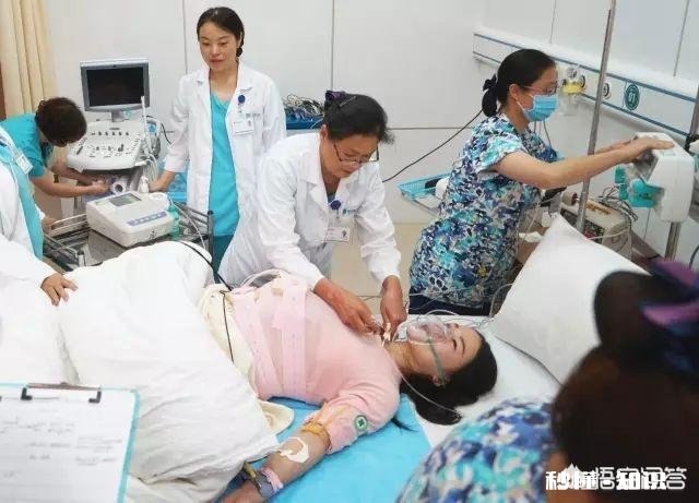 孕妇大出血医生让家属签字，大人和孩子只能留一个，怎么办呢