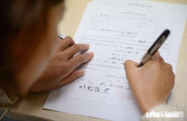 孕妇大出血医生让家属签字，大人和孩子只能留一个，怎么办呢