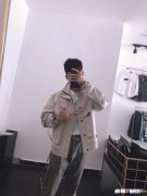 偏好素色衣服如何搭配出气质