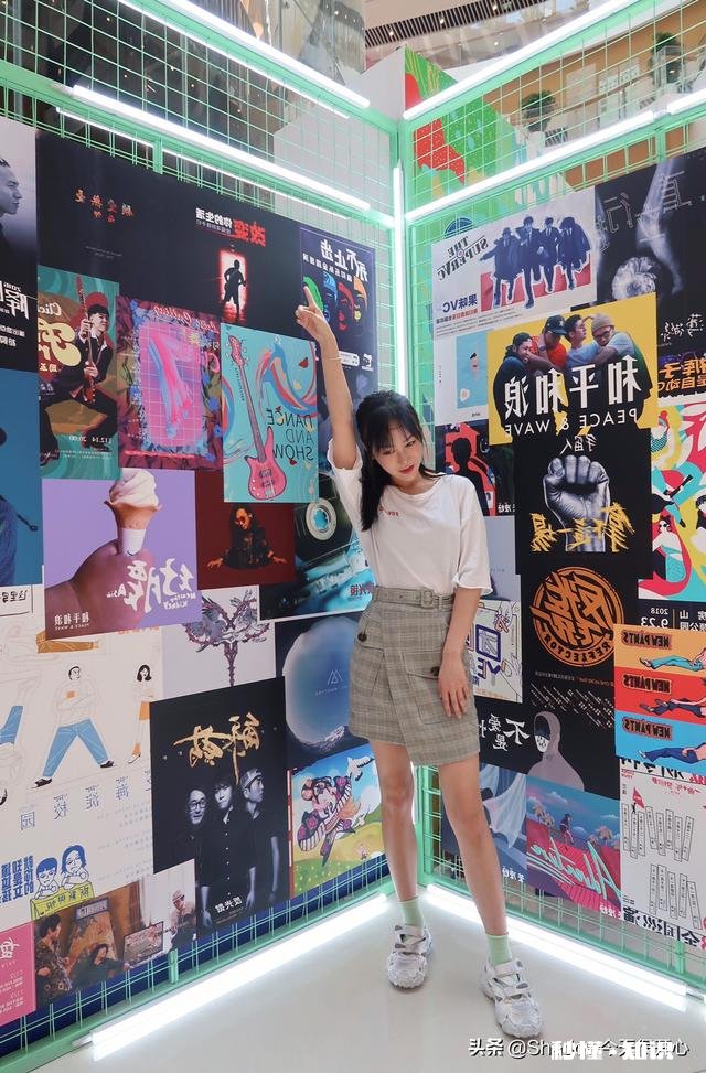 偏好素色衣服如何搭配出气质