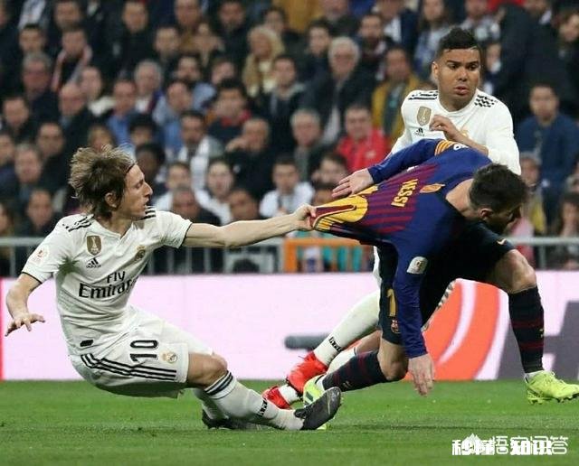 冷嘲热讽！莫德里奇狠拽梅西球衣，巴萨官推发文：想要梅西球衣直接购买哦，你怎么看