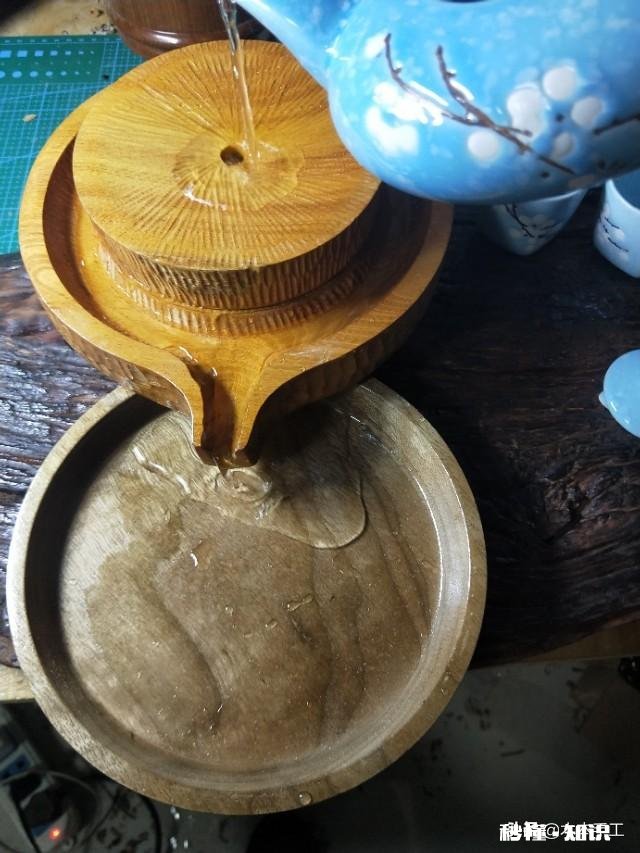 在当今机器生产盛行的情况下，手工业者们如何做才能让手工行业不会被取代